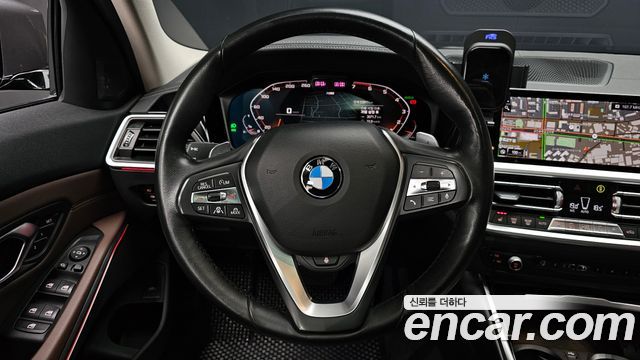 BMW 3-Series 330i Luxury
