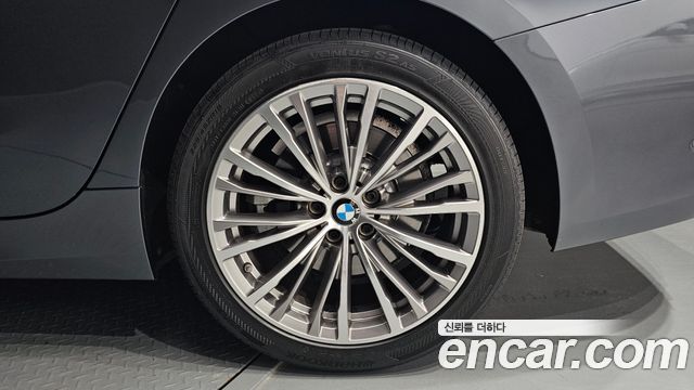 BMW 3-Series 330i Luxury