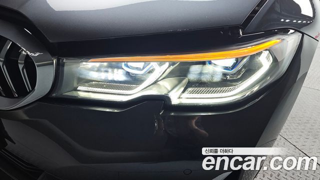 BMW 3-Series 330i Luxury