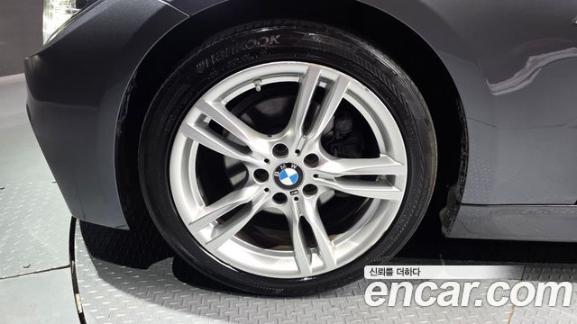 BMW 3-Series 330i M Sport Shadow
