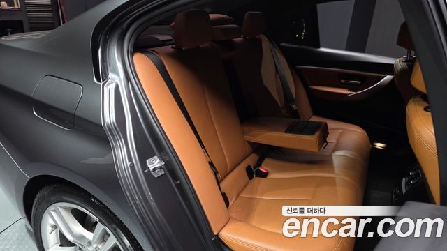 BMW 3-Series 330i M Sport Shadow