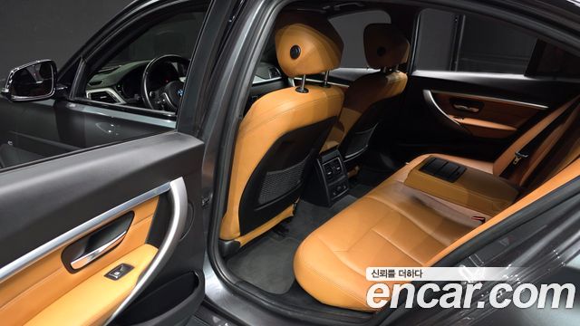 BMW 3-Series 330i M Sport Shadow