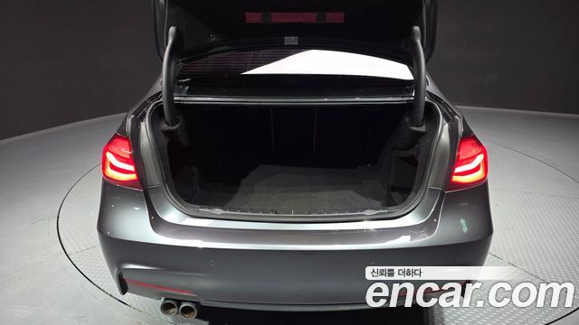 BMW 3-Series 330i M Sport Shadow