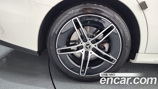 Mercedes-Benz E-Class E300 4MATIC AMG Line