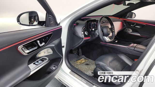 Mercedes-Benz E-Class E300 4MATIC AMG Line