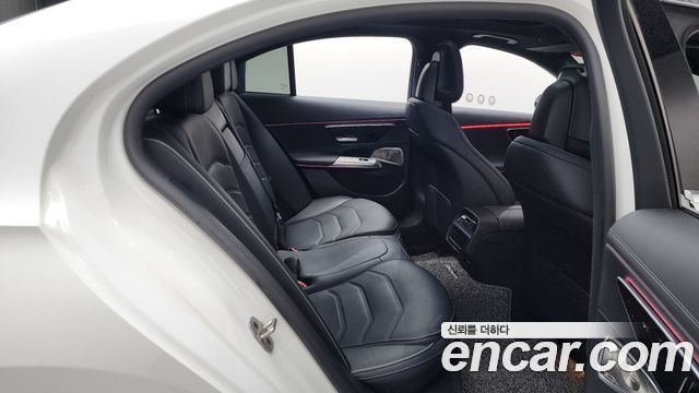 Mercedes-Benz E-Class E300 4MATIC AMG Line