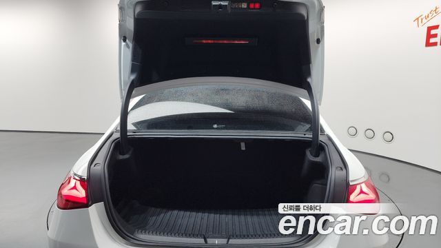 Mercedes-Benz E-Class E300 4MATIC AMG Line