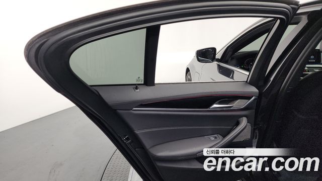 BMW 5-Series 530e M Sport