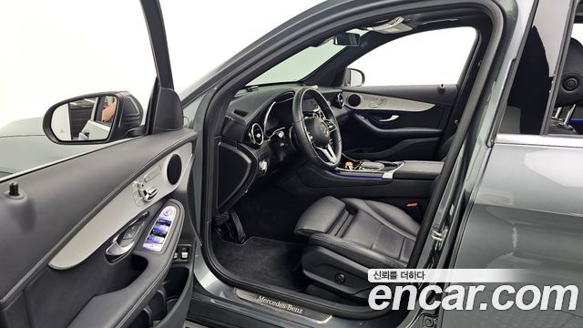 Mercedes-Benz GLC-Class GLC300e 4MATIC