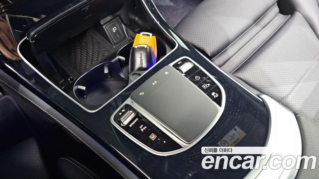 Mercedes-Benz GLC-Class GLC300e 4MATIC