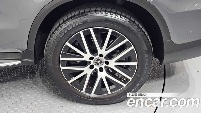 Mercedes-Benz GLC-Class GLC300e 4MATIC