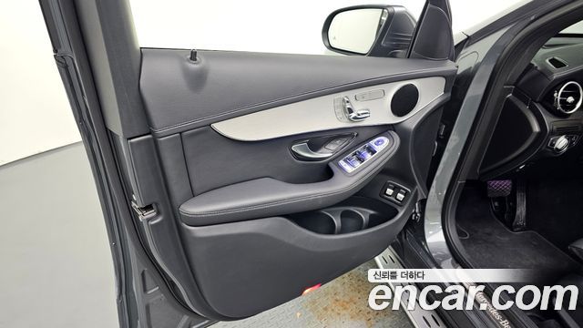 Mercedes-Benz GLC-Class GLC300e 4MATIC