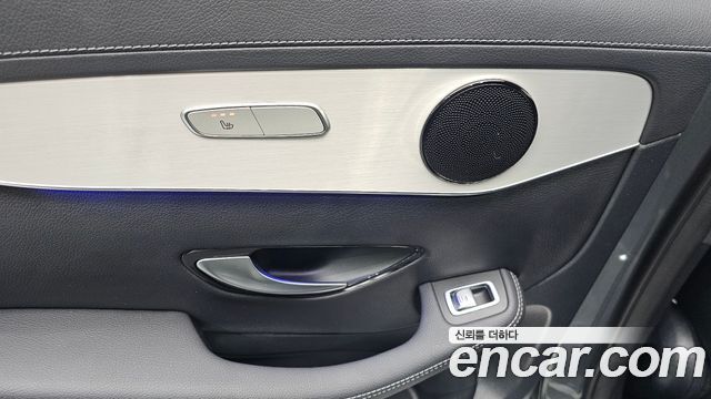 Mercedes-Benz GLC-Class GLC300e 4MATIC