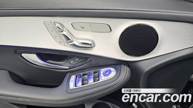 Mercedes-Benz GLC-Class GLC300e 4MATIC