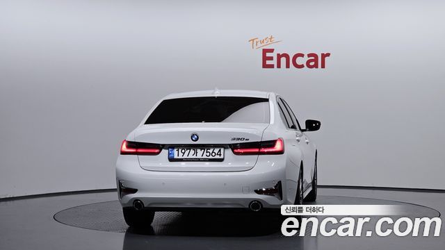 BMW 3-Series 330e Luxury