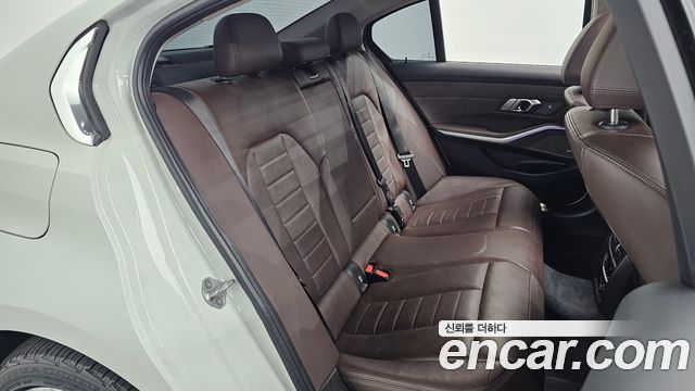 BMW 3-Series 330e Luxury