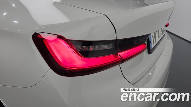 BMW 3-Series 330e Luxury