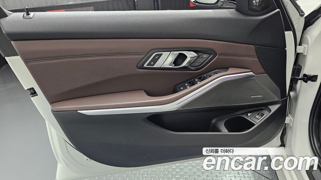 BMW 3-Series 330e Luxury