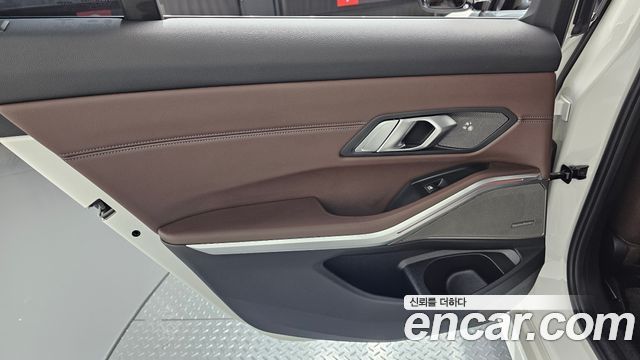 BMW 3-Series 330e Luxury