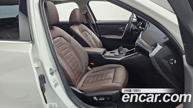 BMW 3-Series 330e Luxury