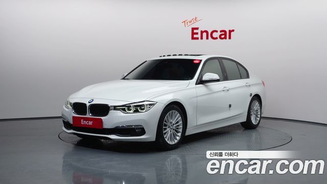 BMW 3-Series 320i Luxury