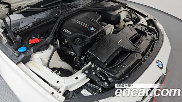 BMW 3-Series 320i Luxury