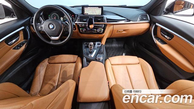 BMW 3-Series 320i Luxury