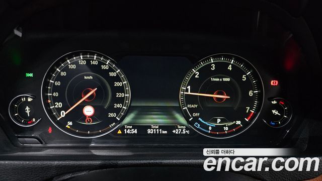 BMW 3-Series 320i Luxury