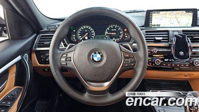 BMW 3-Series 320i Luxury