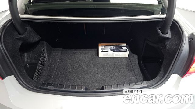 BMW 3-Series 320i Luxury