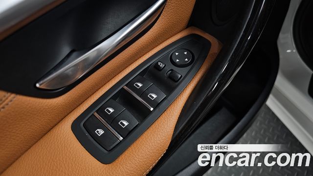 BMW 3-Series 320i Luxury