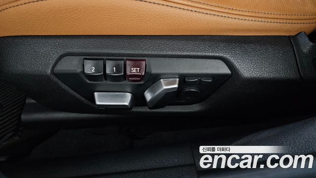 BMW 3-Series 320i Luxury