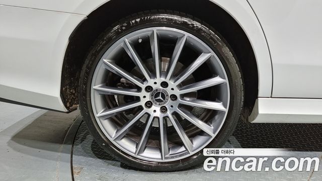 Mercedes-Benz E-Class E350 4MATIC AMG Line