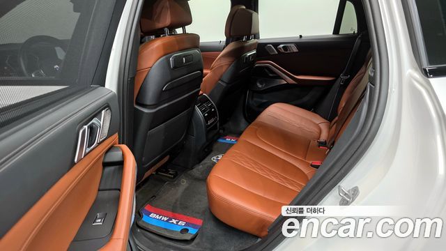 BMW X6 M60i