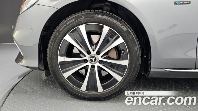 Mercedes-Benz E-Class E300e 4MATIC Exclusive