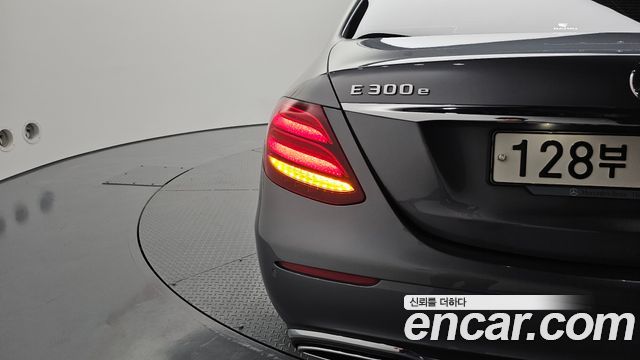 Mercedes-Benz E-Class E300e 4MATIC Exclusive