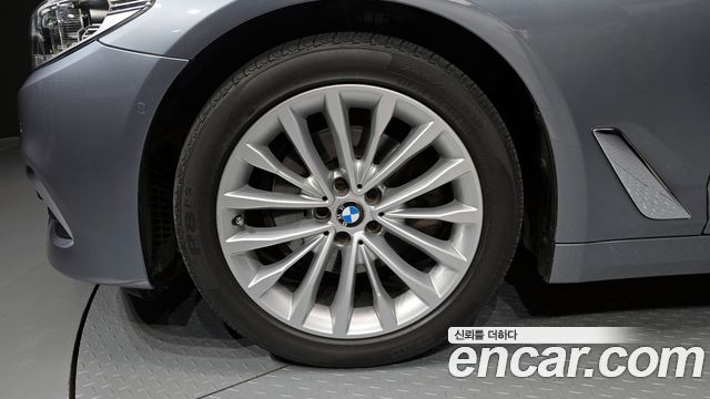 BMW 5-Series 520d xDrive Luxury Plus