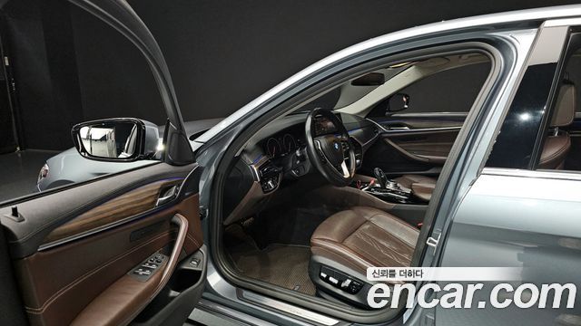 BMW 5-Series 520d xDrive Luxury Plus