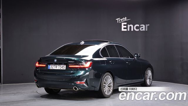 BMW 3-Series 320i Luxury