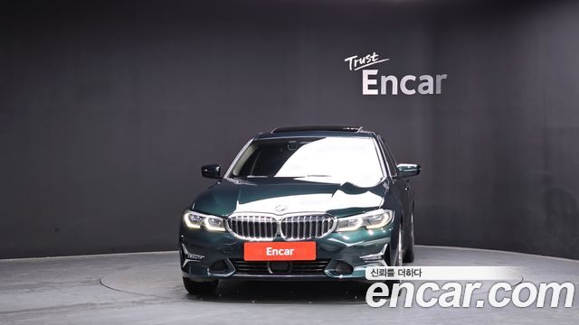 BMW 3-Series 320i Luxury