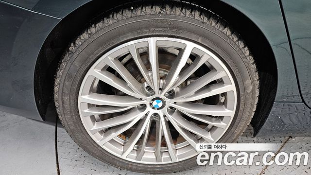 BMW 3-Series 320i Luxury