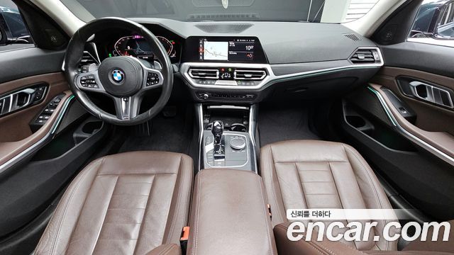 BMW 3-Series 320i Luxury