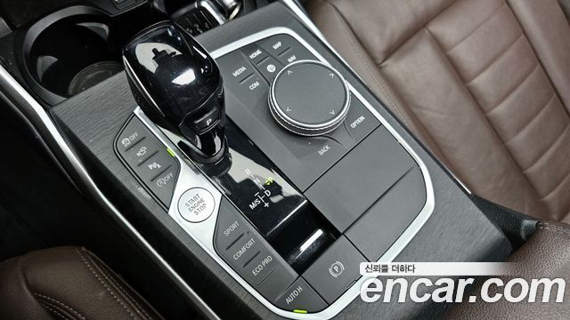 BMW 3-Series 320i Luxury