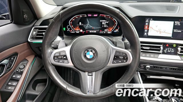 BMW 3-Series 320i Luxury