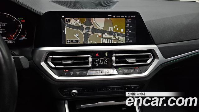 BMW 3-Series 320i Luxury
