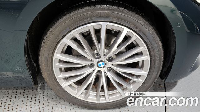 BMW 3-Series 320i Luxury