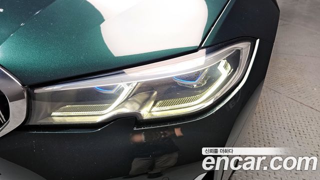 BMW 3-Series 320i Luxury