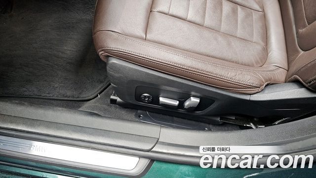 BMW 3-Series 320i Luxury