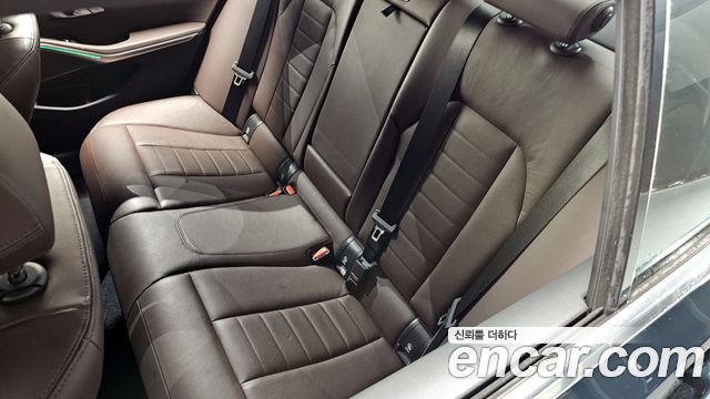 BMW 3-Series 320i Luxury
