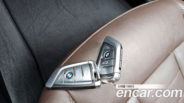 BMW 3-Series 320i Luxury